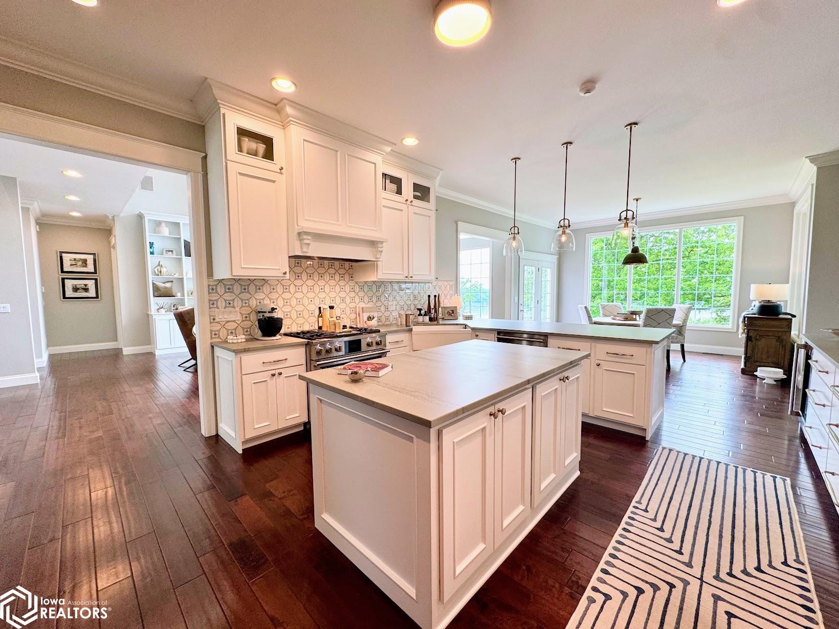 Burlington, Iowa, 52601, United States, 5 Bedrooms Bedrooms, ,5 BathroomsBathrooms,Residential,Active,2052140