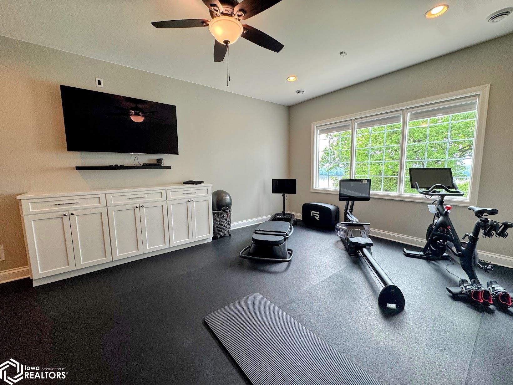 Burlington, Iowa, 52601, United States, 5 Bedrooms Bedrooms, ,5 BathroomsBathrooms,Residential,Active,2052140