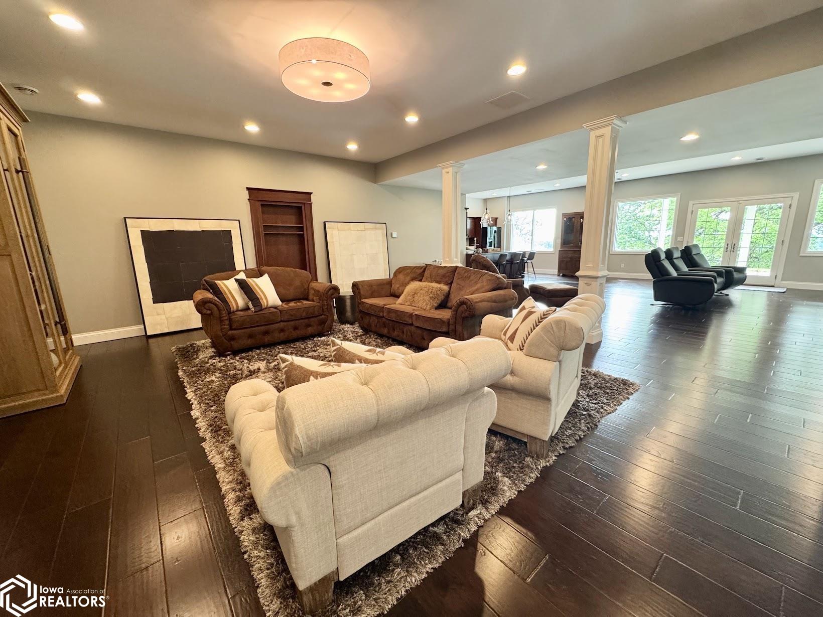Burlington, Iowa, 52601, United States, 5 Bedrooms Bedrooms, ,5 BathroomsBathrooms,Residential,Active,2052140