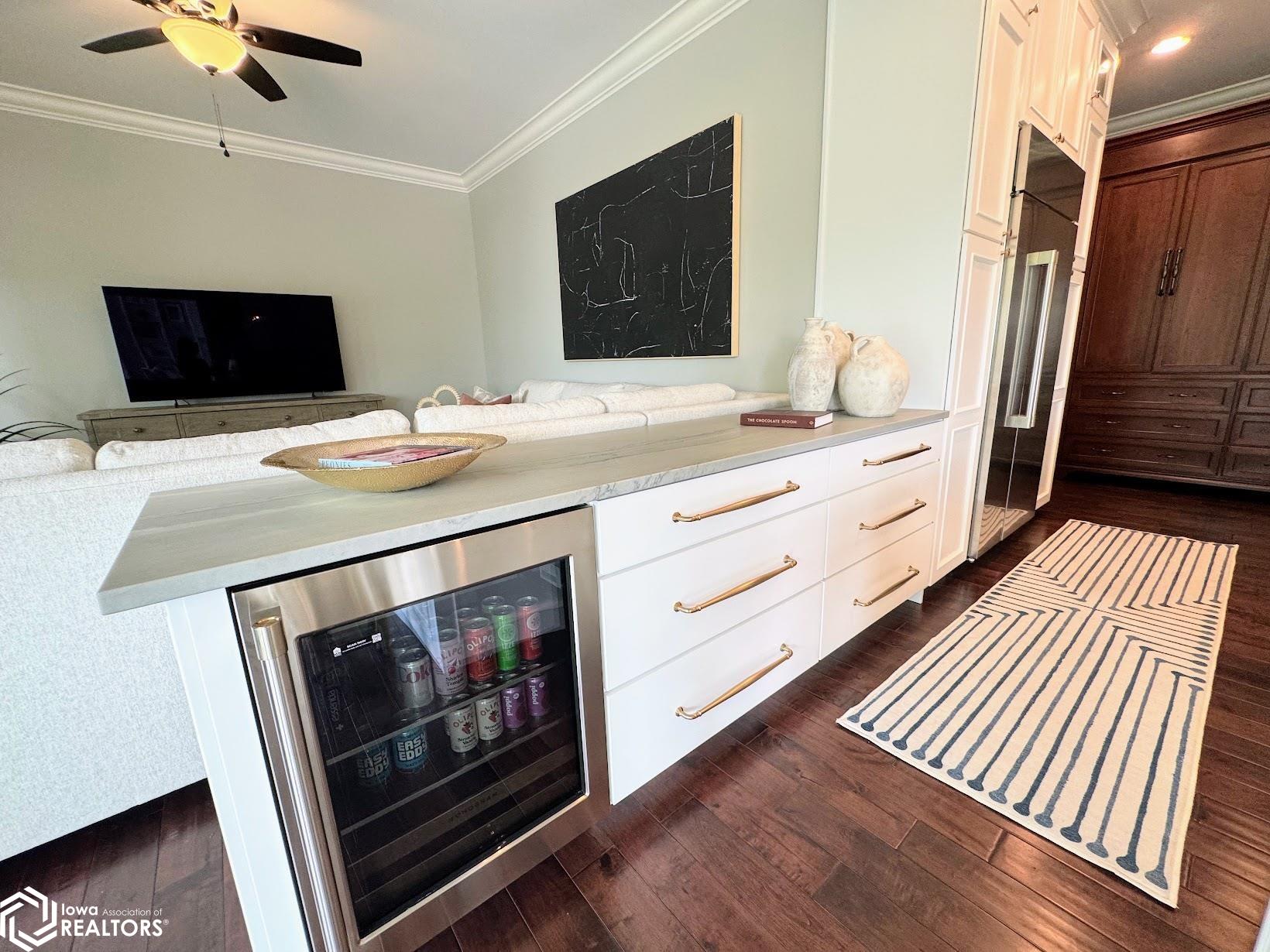 Burlington, Iowa, 52601, United States, 5 Bedrooms Bedrooms, ,5 BathroomsBathrooms,Residential,Active,2052140