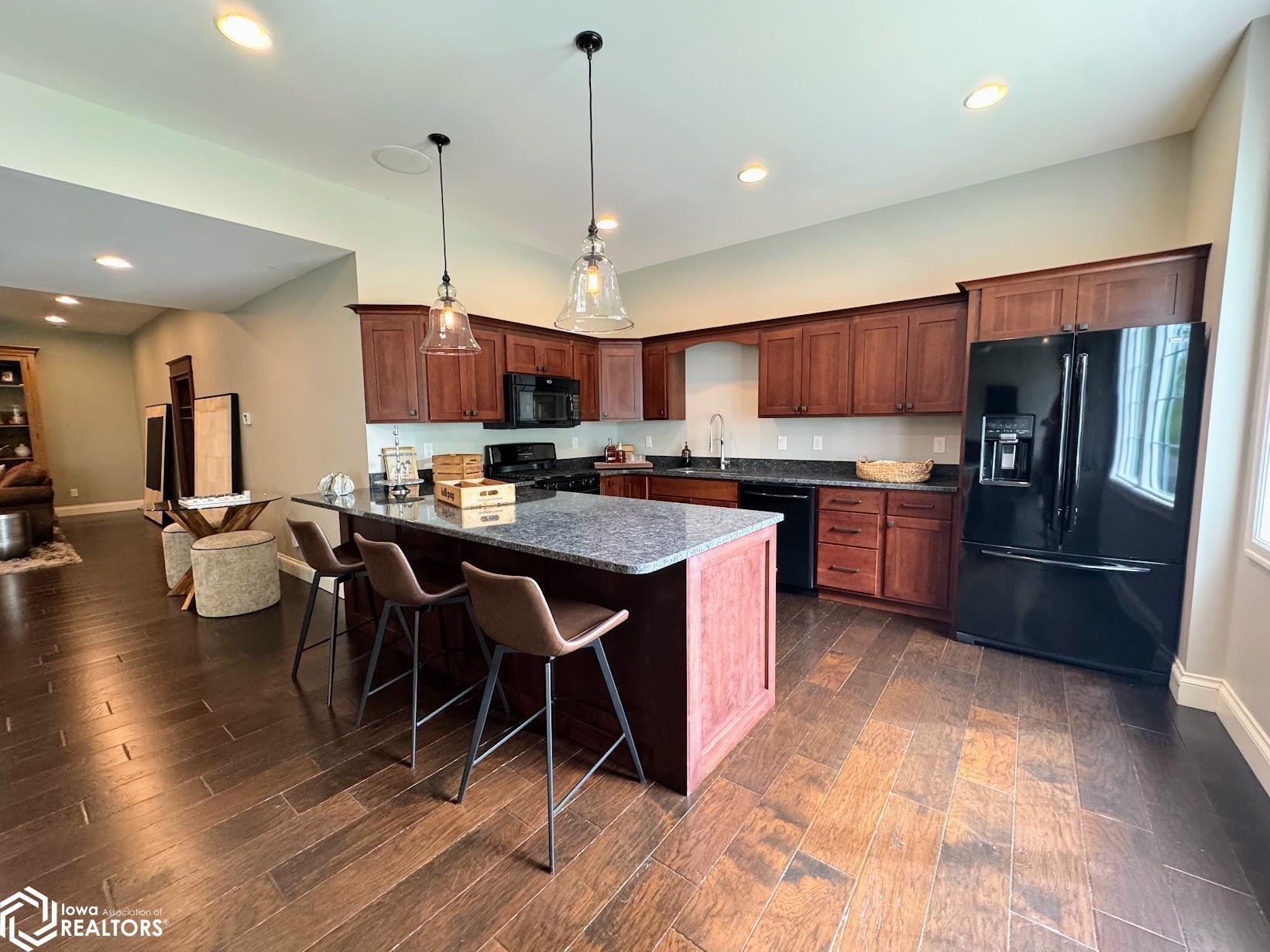 Burlington, Iowa, 52601, United States, 5 Bedrooms Bedrooms, ,5 BathroomsBathrooms,Residential,Active,2052140