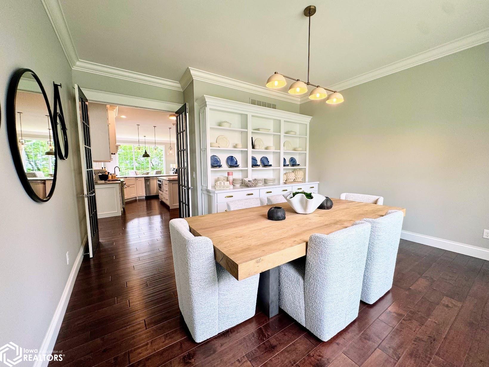 Burlington, Iowa, 52601, United States, 5 Bedrooms Bedrooms, ,5 BathroomsBathrooms,Residential,Active,2052140