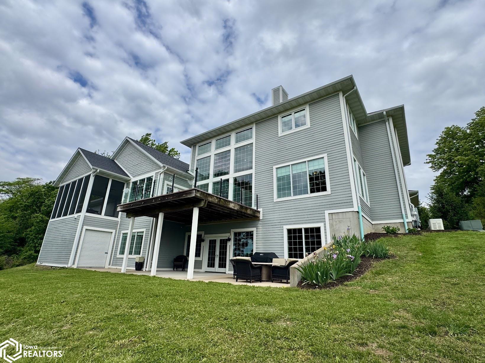 Burlington, Iowa, 52601, United States, 5 Bedrooms Bedrooms, ,5 BathroomsBathrooms,Residential,Active,2052140