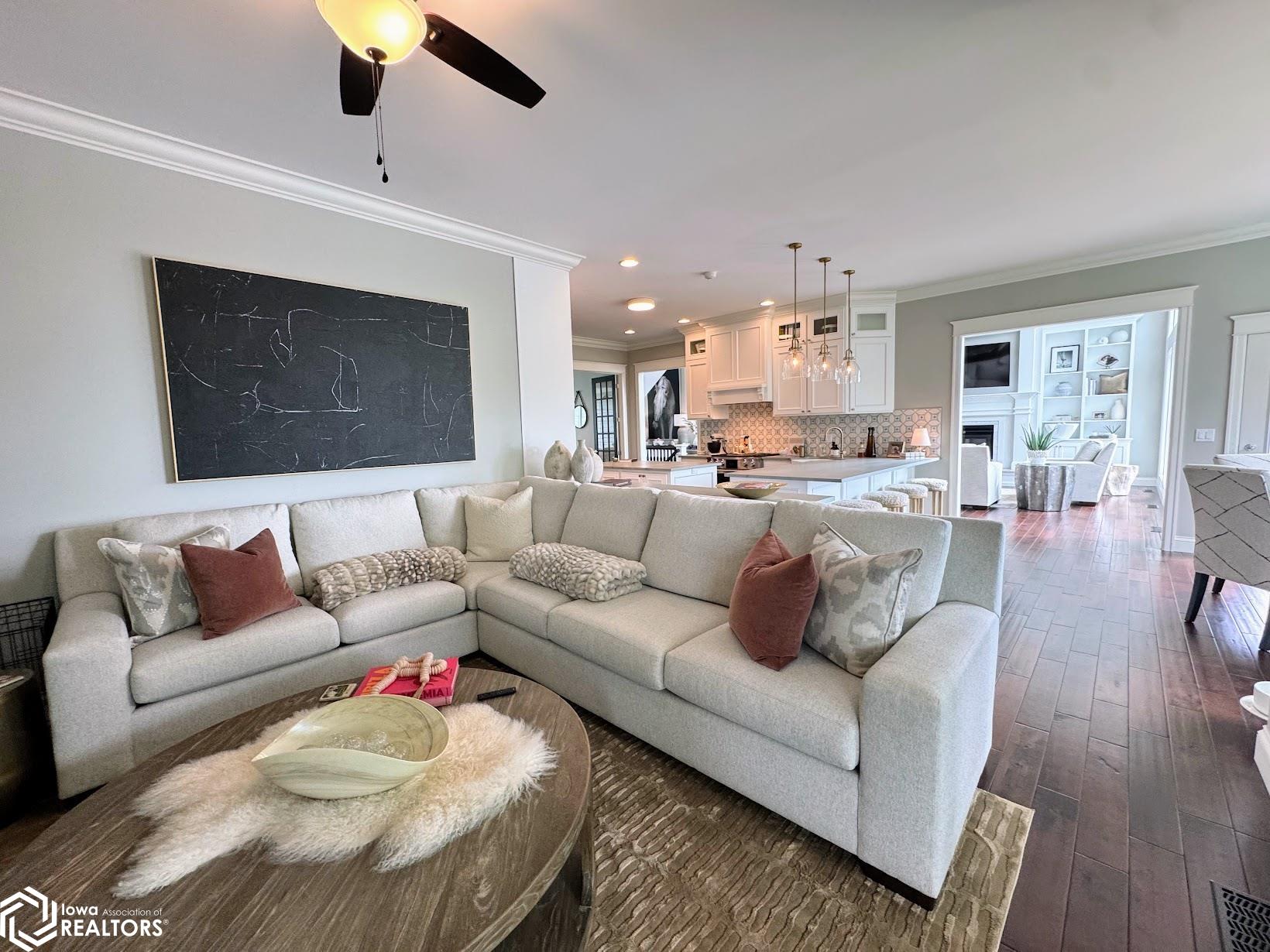 Burlington, Iowa, 52601, United States, 5 Bedrooms Bedrooms, ,5 BathroomsBathrooms,Residential,Active,2052140