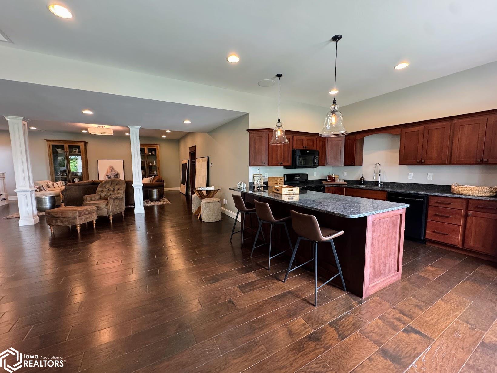 Burlington, Iowa, 52601, United States, 5 Bedrooms Bedrooms, ,5 BathroomsBathrooms,Residential,Active,2052140