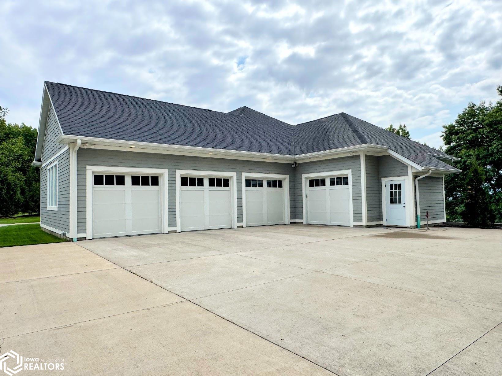 Burlington, Iowa, 52601, United States, 5 Bedrooms Bedrooms, ,5 BathroomsBathrooms,Residential,Active,2052140