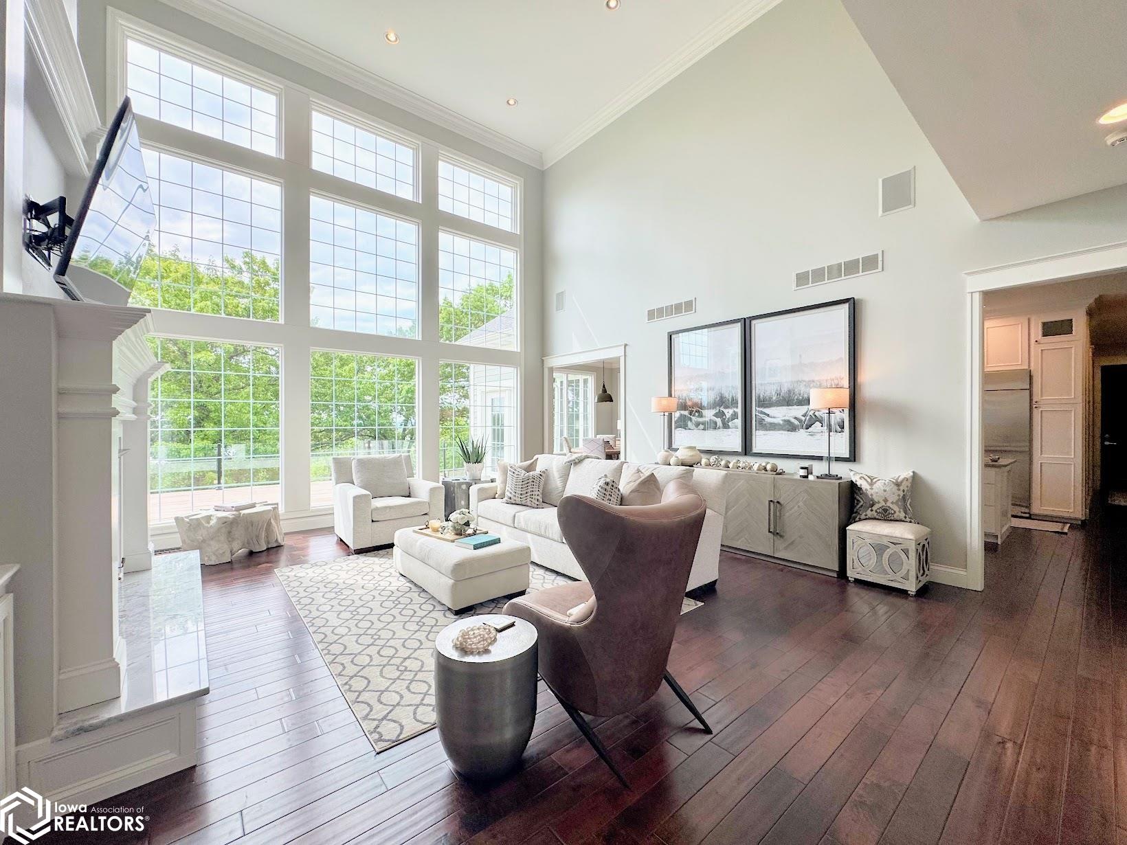 Burlington, Iowa, 52601, United States, 5 Bedrooms Bedrooms, ,5 BathroomsBathrooms,Residential,Active,2052140