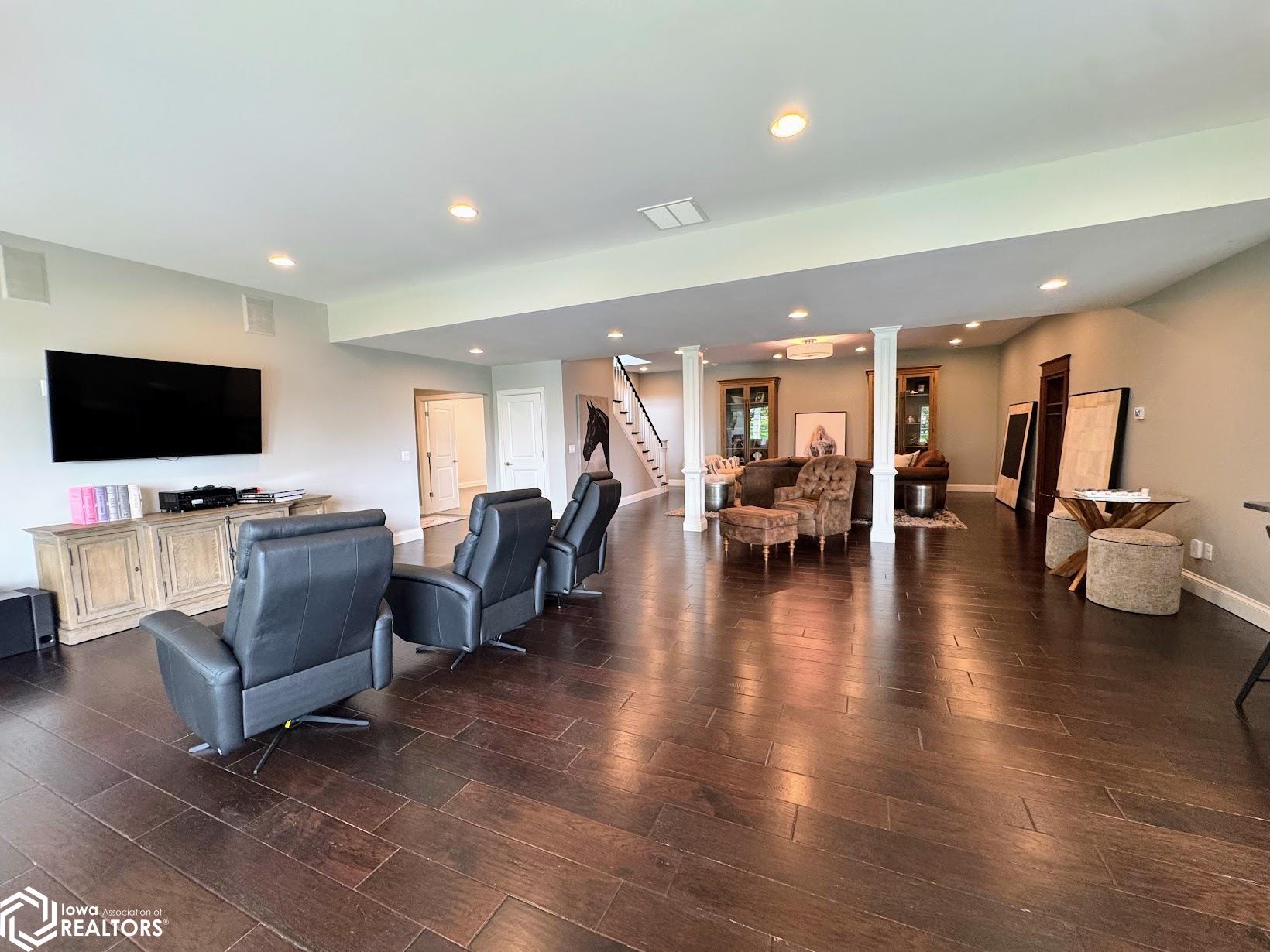 Burlington, Iowa, 52601, United States, 5 Bedrooms Bedrooms, ,5 BathroomsBathrooms,Residential,Active,2052140