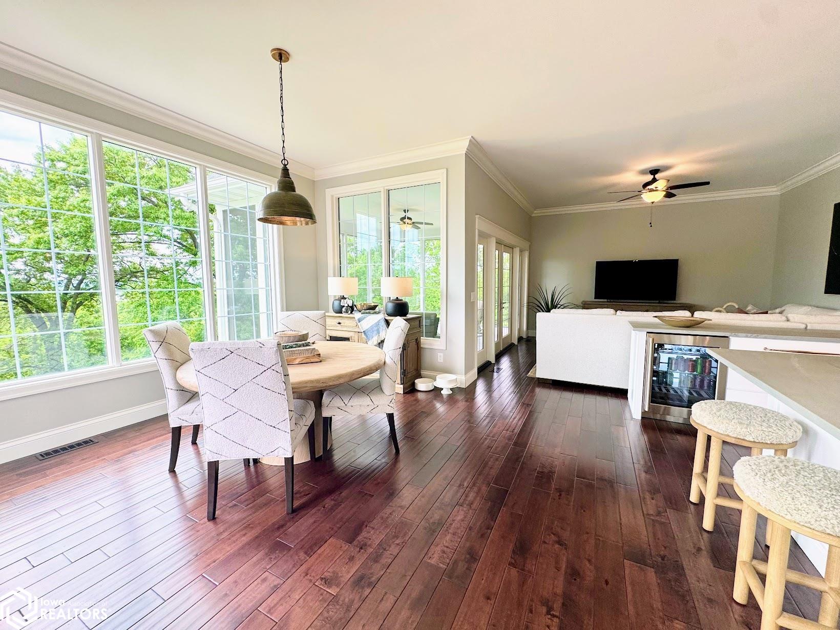 Burlington, Iowa, 52601, United States, 5 Bedrooms Bedrooms, ,5 BathroomsBathrooms,Residential,Active,2052140