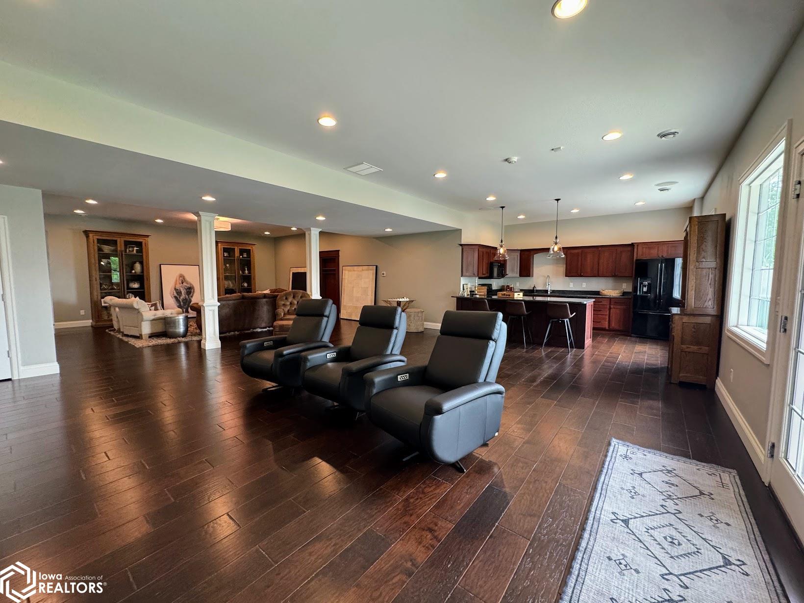 Burlington, Iowa, 52601, United States, 5 Bedrooms Bedrooms, ,5 BathroomsBathrooms,Residential,Active,2052140
