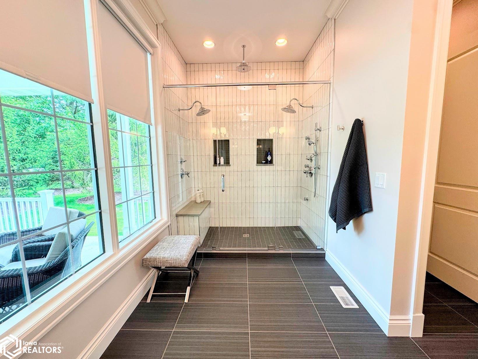 Burlington, Iowa, 52601, United States, 5 Bedrooms Bedrooms, ,5 BathroomsBathrooms,Residential,Active,2052140
