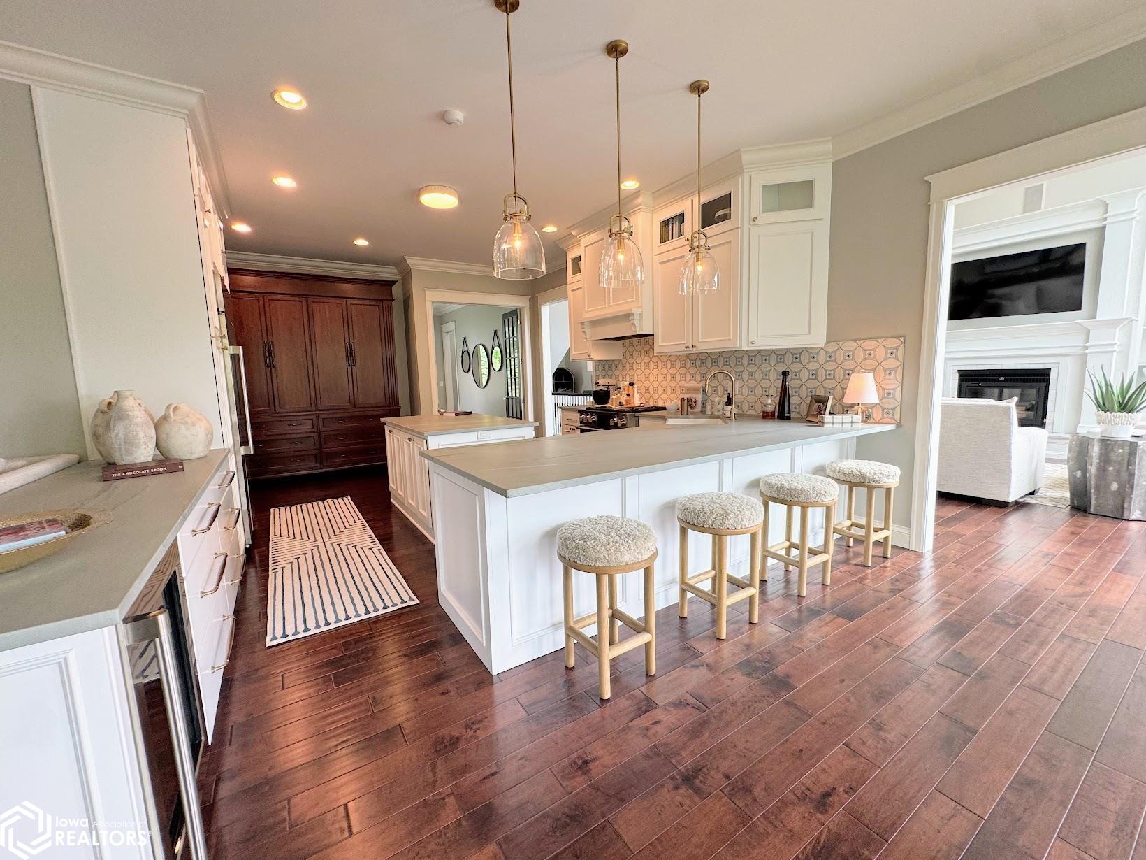 Burlington, Iowa, 52601, United States, 5 Bedrooms Bedrooms, ,5 BathroomsBathrooms,Residential,Active,2052140