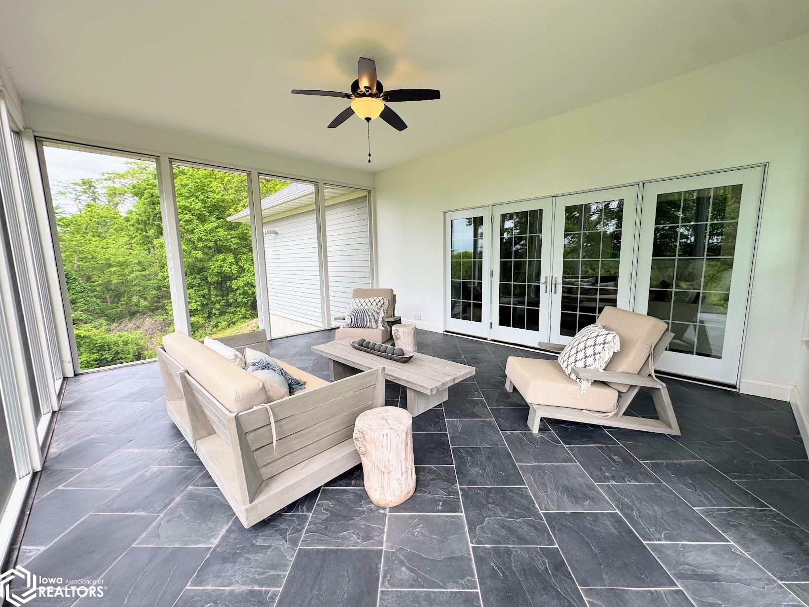 Burlington, Iowa, 52601, United States, 5 Bedrooms Bedrooms, ,5 BathroomsBathrooms,Residential,Active,2052140
