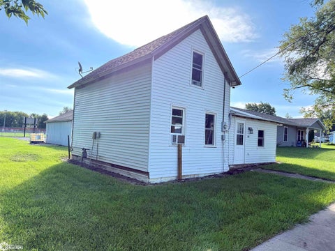 Tiny photo for 412 N Locust Street, Winfield, IA 52659 (MLS # 6343028)
