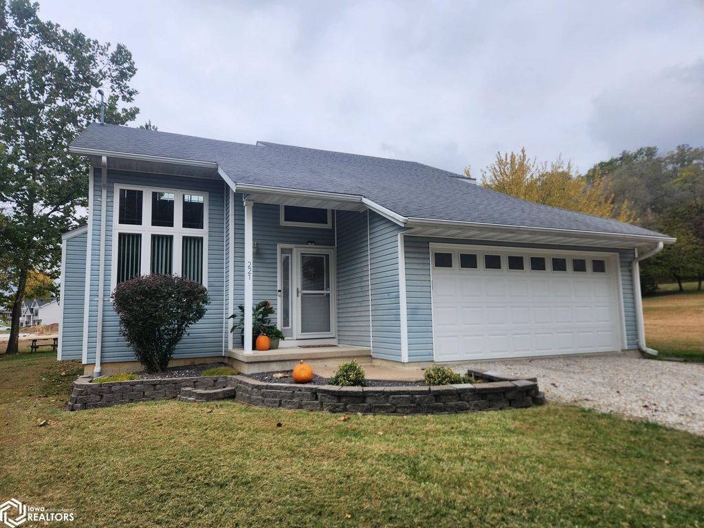 Photo of 221 Vica Lane, Fort Madison, IA 52627 (MLS # 6333905)