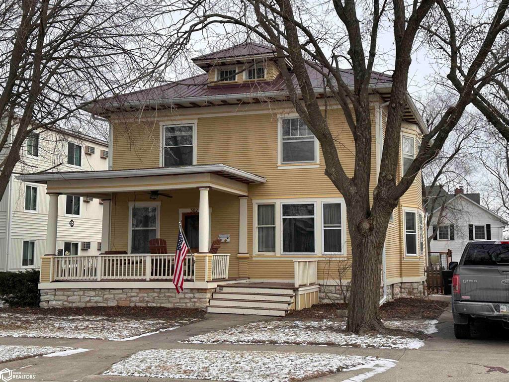 Photo of 302 N Adams Street, Mount Pleasant, IA 52641 (MLS # 6334978)