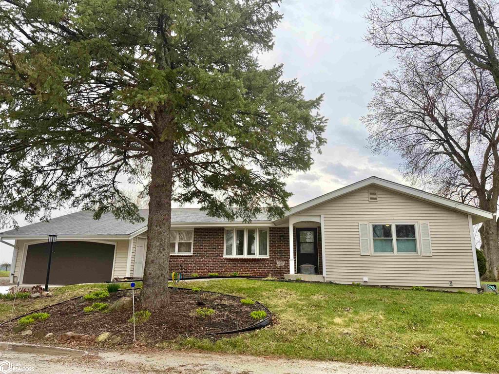 Photo of 2160 Forrest Avenue, Oskaloosa, IA 52577 (MLS # 6337124)