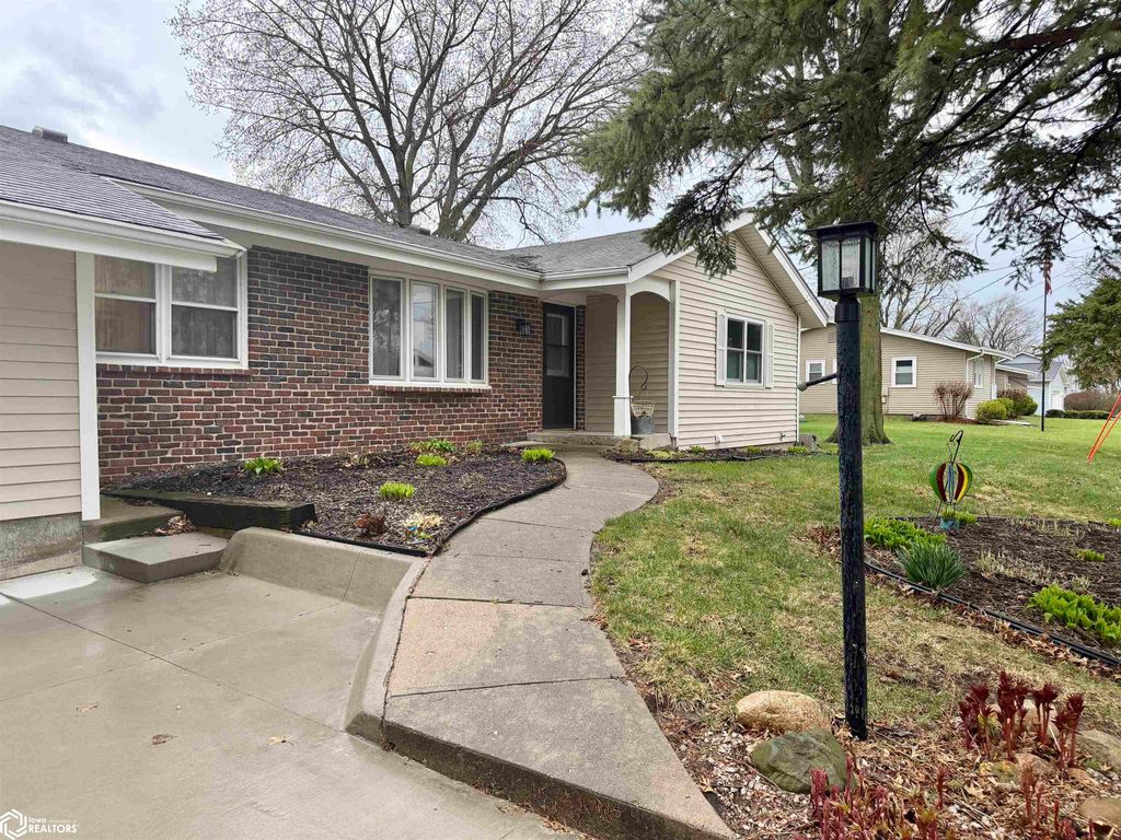 Photo of 2160 Forrest Avenue, Oskaloosa, IA 52577 (MLS # 6337124)
