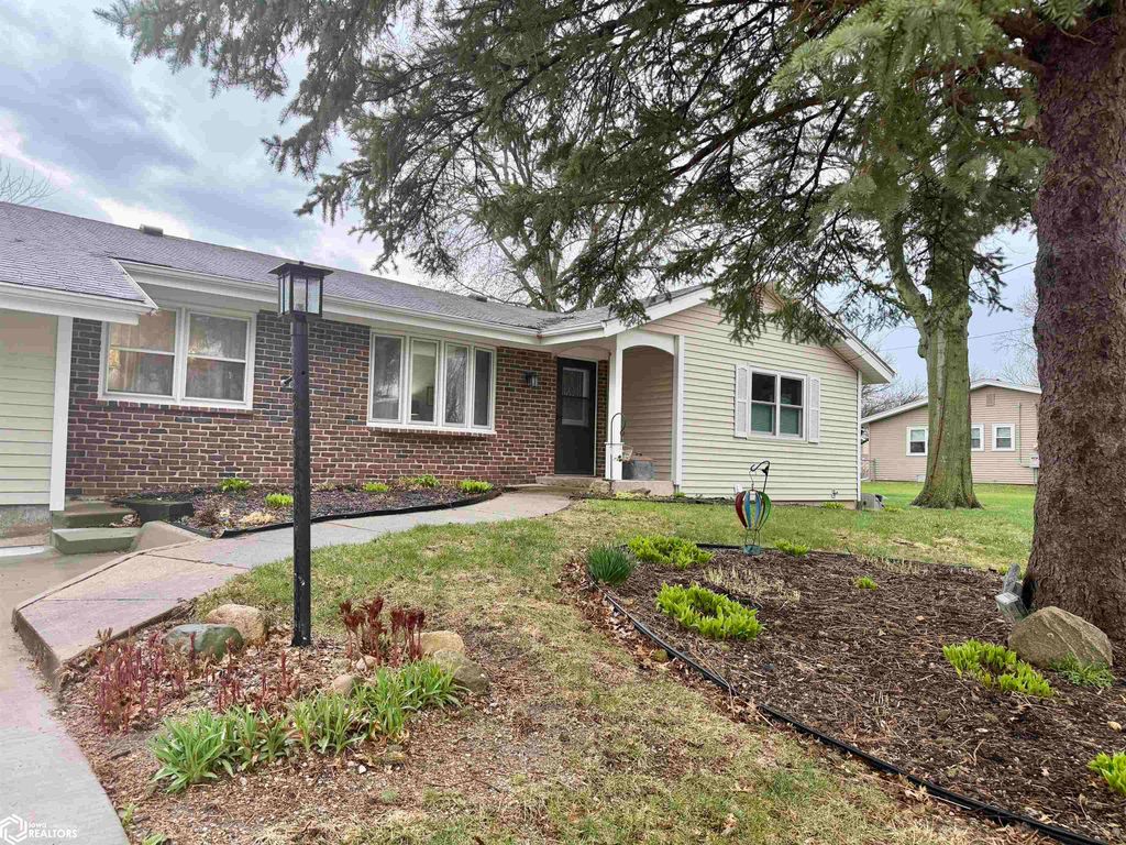 Photo of 2160 Forrest Avenue, Oskaloosa, IA 52577 (MLS # 6337124)