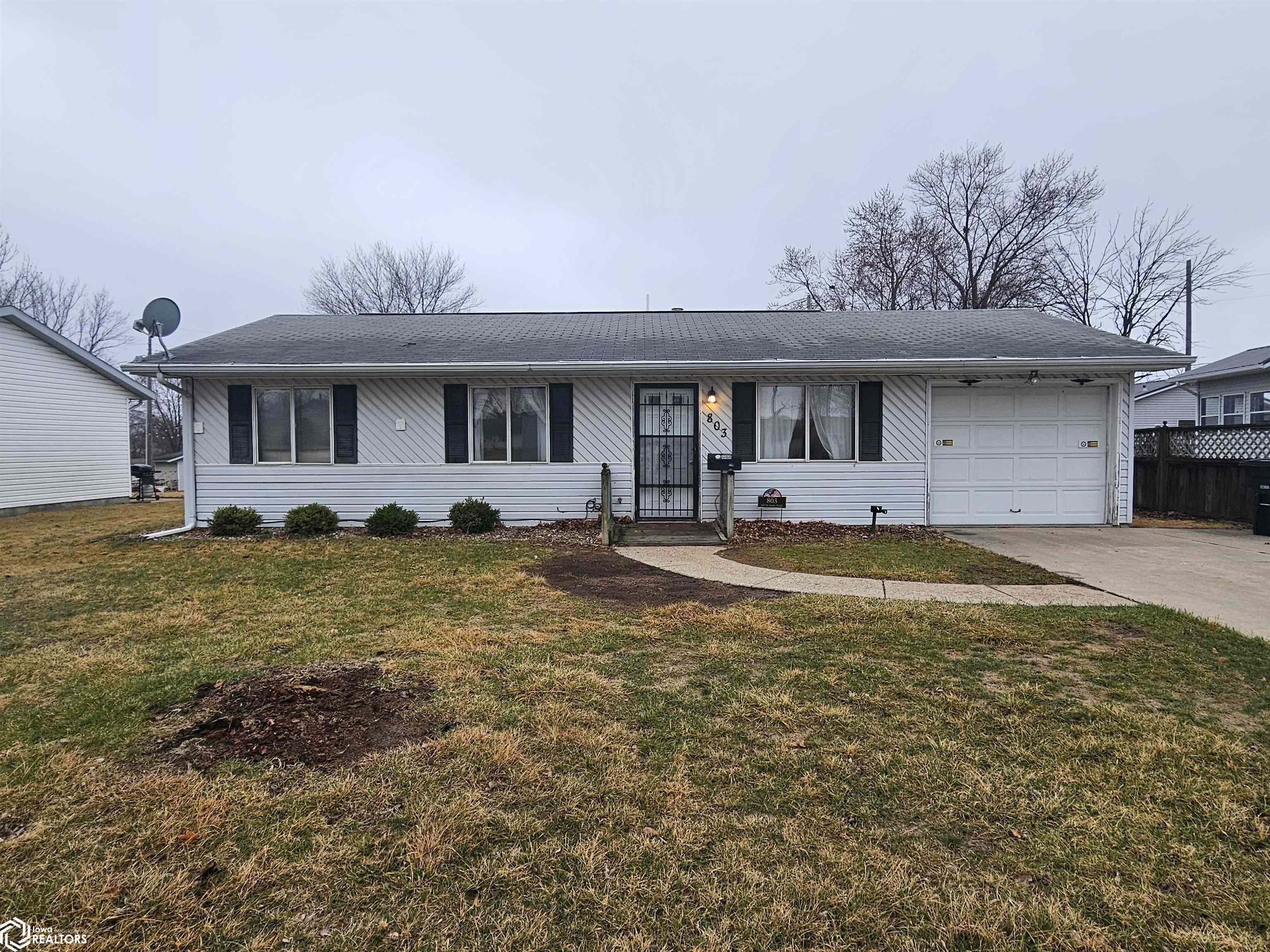 Photo 1 of 18 — 803 S Adams Place, Mount Pleasant, IA 52641