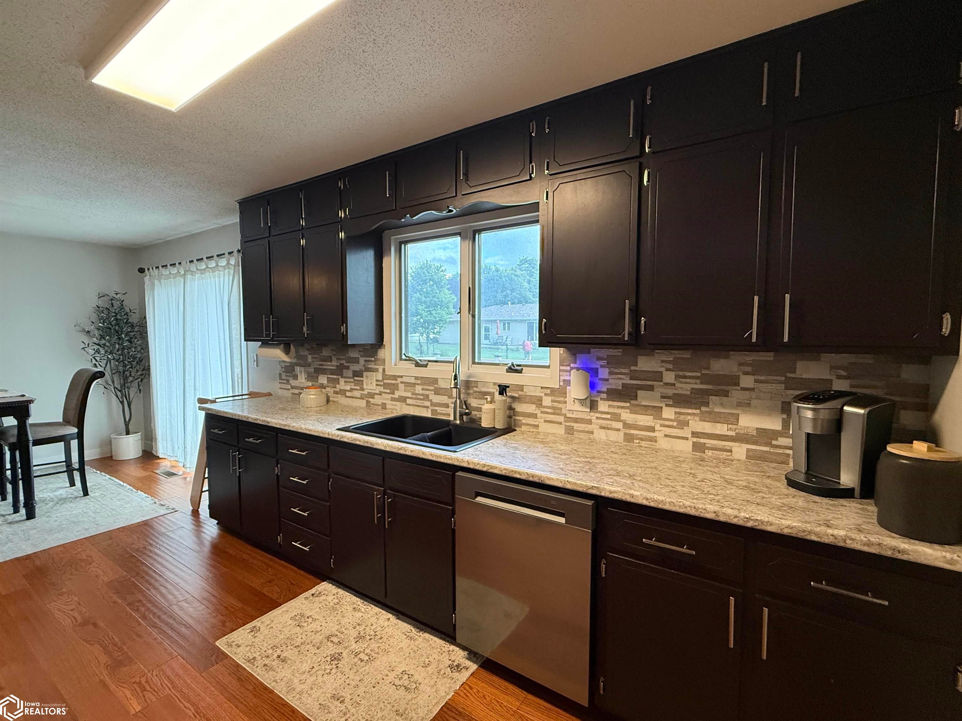 1702 E Elm Street - Photo 2