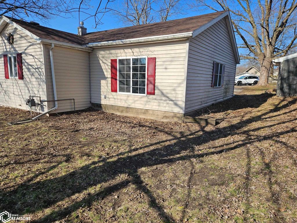 Photo of 305 S Locust St. St, Mount Pleasant, IA 52641 (MLS # 6336658)