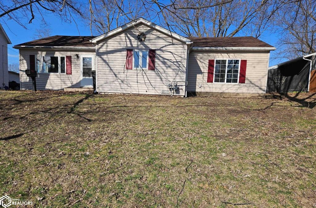 Photo of 305 S Locust St. St, Mount Pleasant, IA 52641 (MLS # 6336658)
