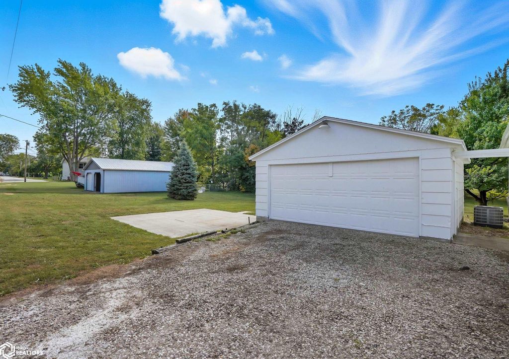 Photo of 106 E Harlen St, Mount Pleasant, IA 52641 (MLS # 6332431)
