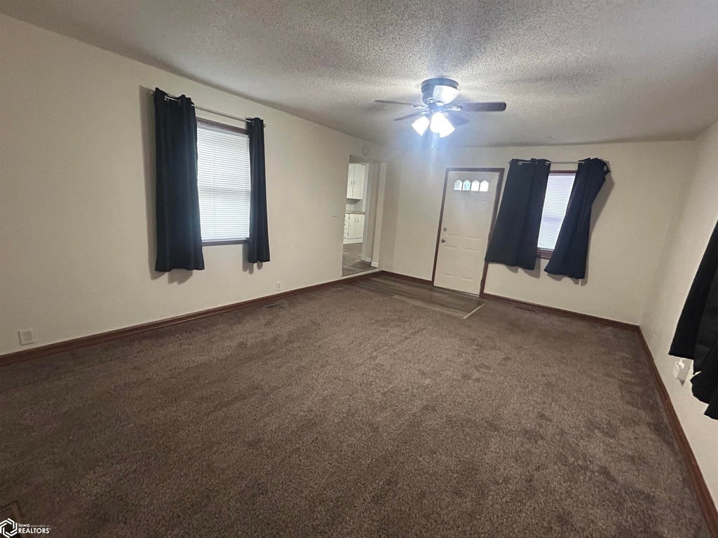 Photo of 608 W Linn Street, Marshalltown, IA 50158 (MLS # 6341467)
