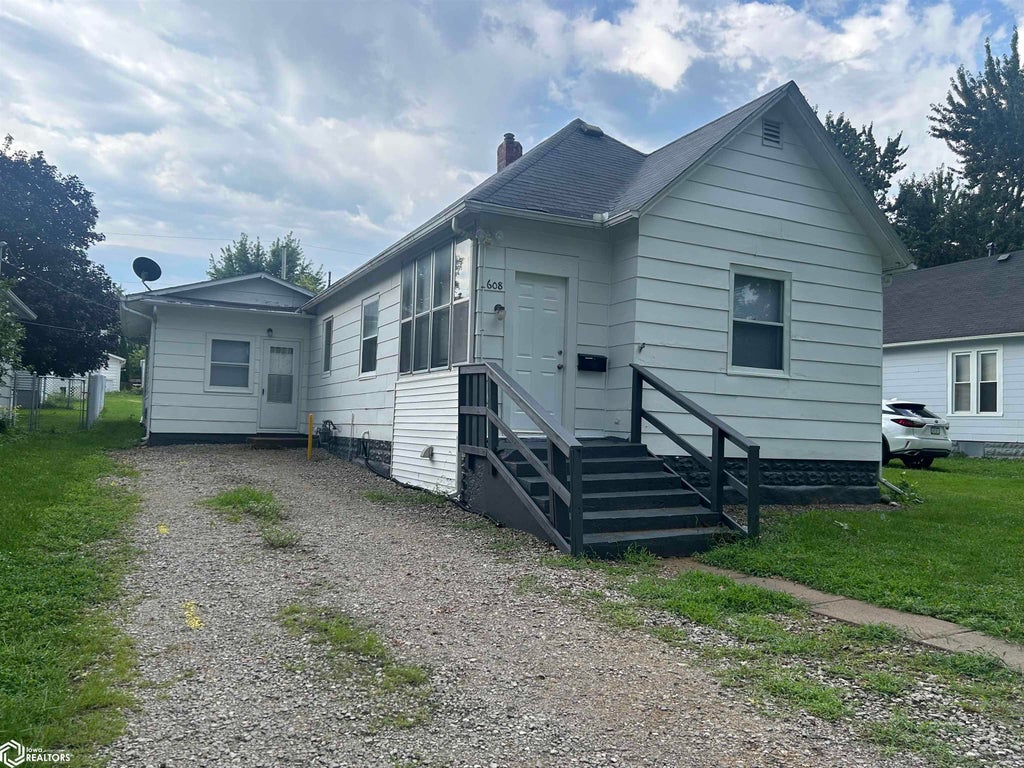 Photo of 608 W Linn Street, Marshalltown, IA 50158 (MLS # 6341467)