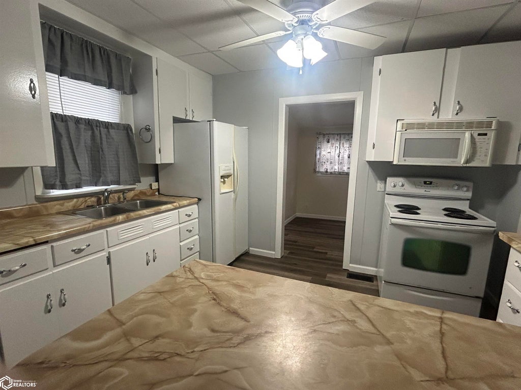Photo of 608 W Linn Street, Marshalltown, IA 50158 (MLS # 6341467)
