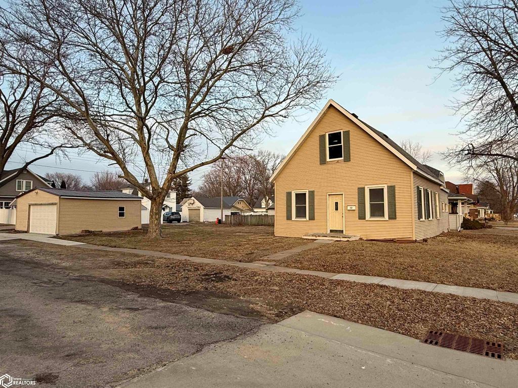 Photo of 1816 S 8Th Street, Burlington, IA 52601 (MLS # 6335474)