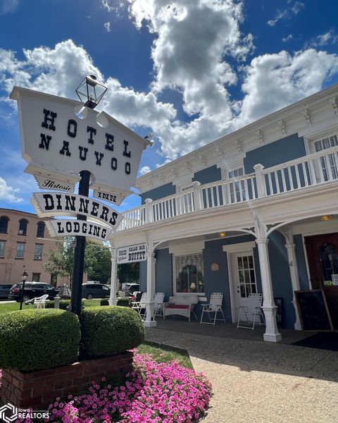 1290 Mulholland Street Nauvoo IL 62354