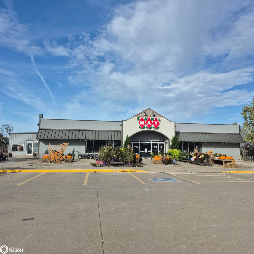 Photo of 2857 N Court Rd. CT, Ottumwa, IA 52501 (MLS # 6343515)