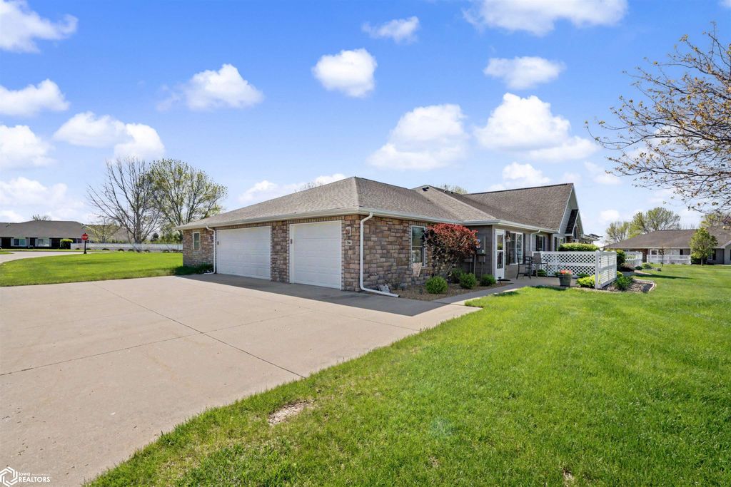 Photo of 1706 E Greenwood Ln, Mount Pleasant, IA 52641 (MLS # 6337472)