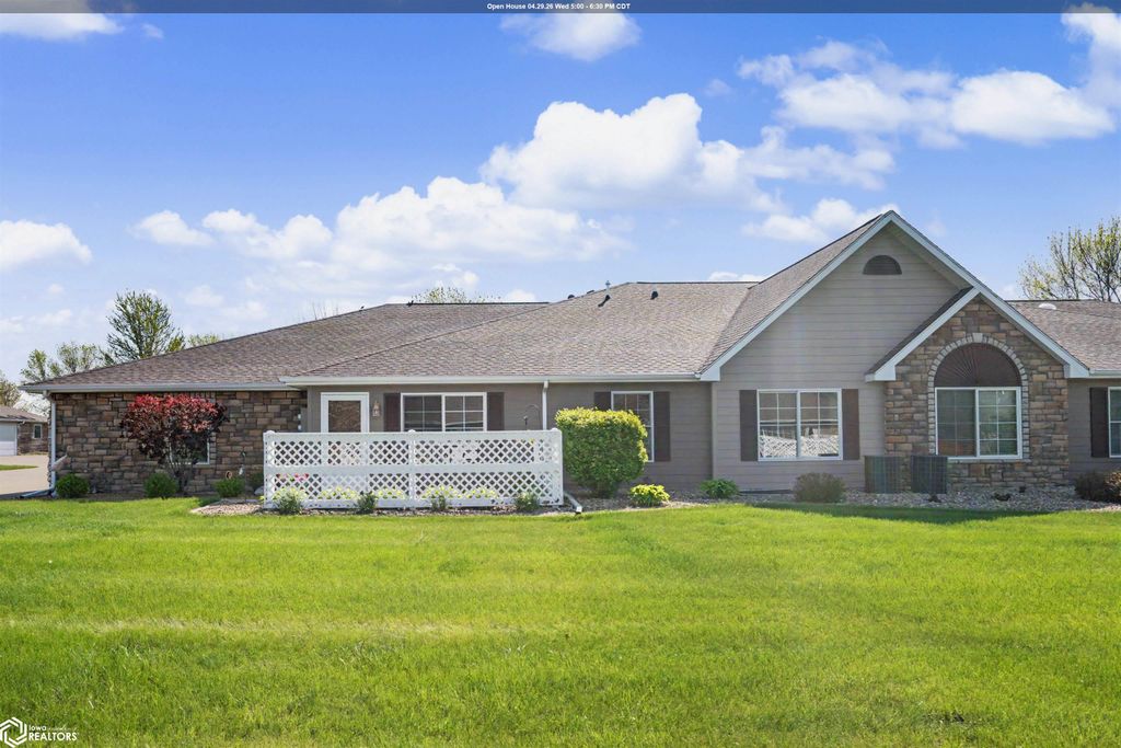 Photo of 1706 E Greenwood Ln, Mount Pleasant, IA 52641 (MLS # 6337472)