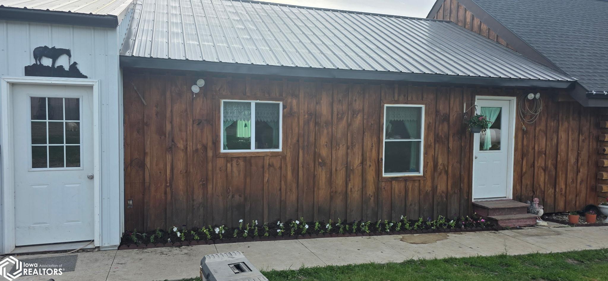 3198 Hwy 169 US