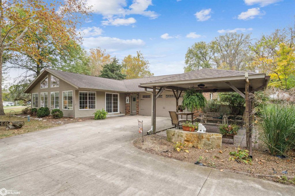 Photo of 1563 Oakland Mills Rd. Rd, Mount Pleasant, IA 52641 (MLS # 6333262)