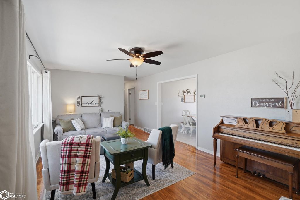 Photo of 401 E Becky Lane, Mount Pleasant, IA 52641 (MLS # 6336220)