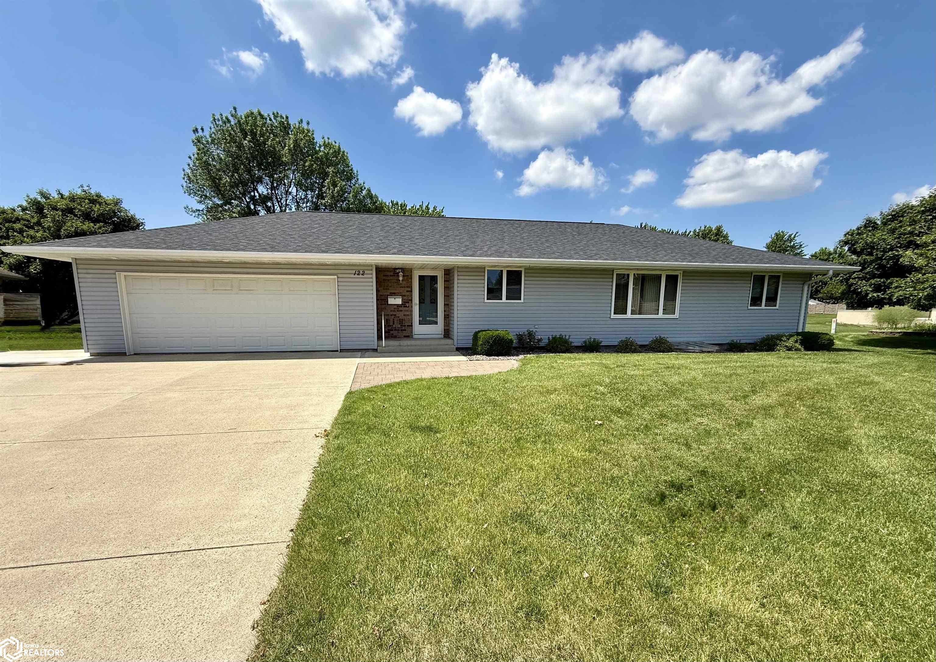 Photo 1 of 44 — 122 Parkside Drive, Algona, IA 50511