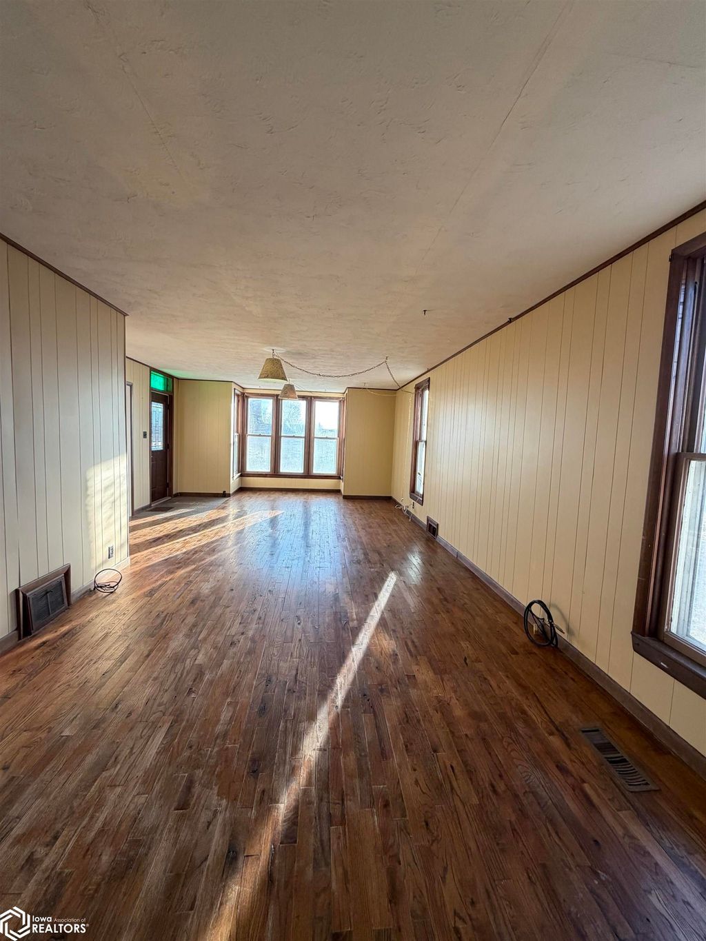 Photo of 803 W Walnut Street, Eldon, IA 52554 (MLS # 6335483)