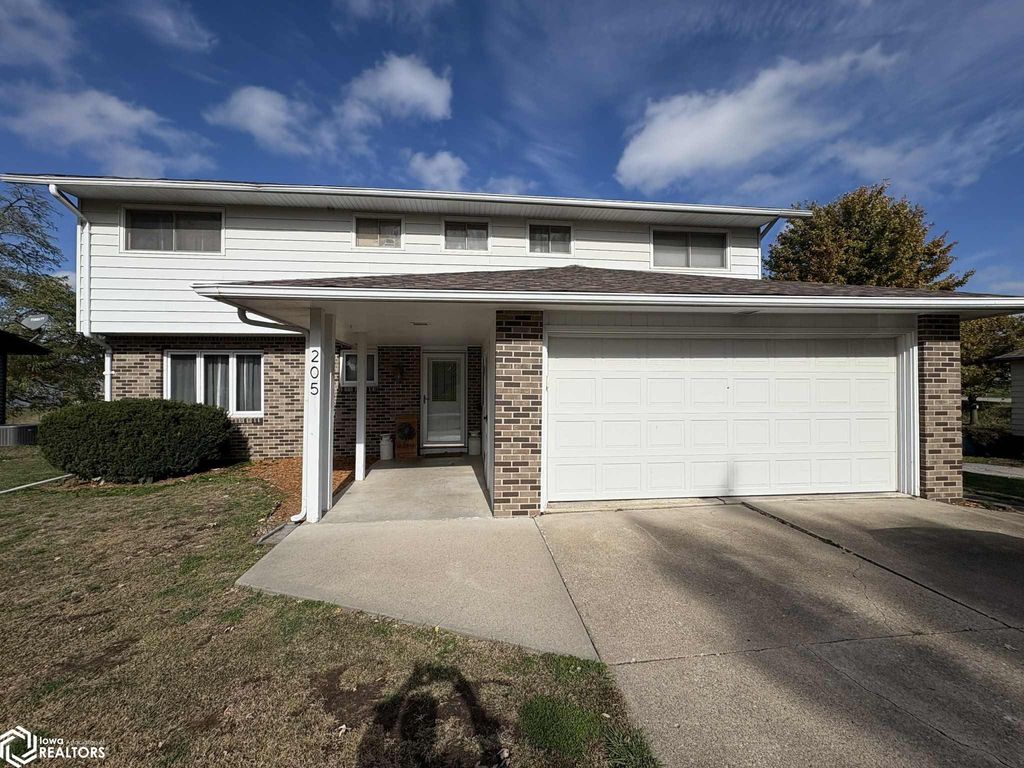 Photo of 205 Washington Avenue W, Albia, IA 52531 (MLS # 6333366)