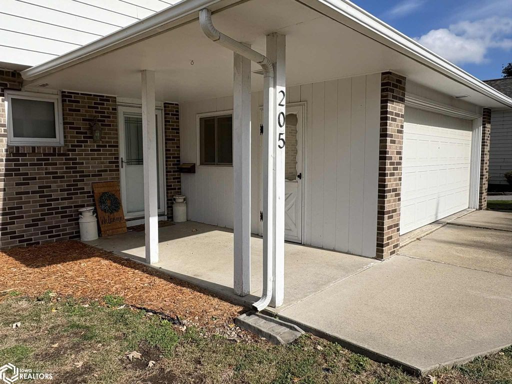 Photo of 205 Washington Avenue W, Albia, IA 52531 (MLS # 6333366)