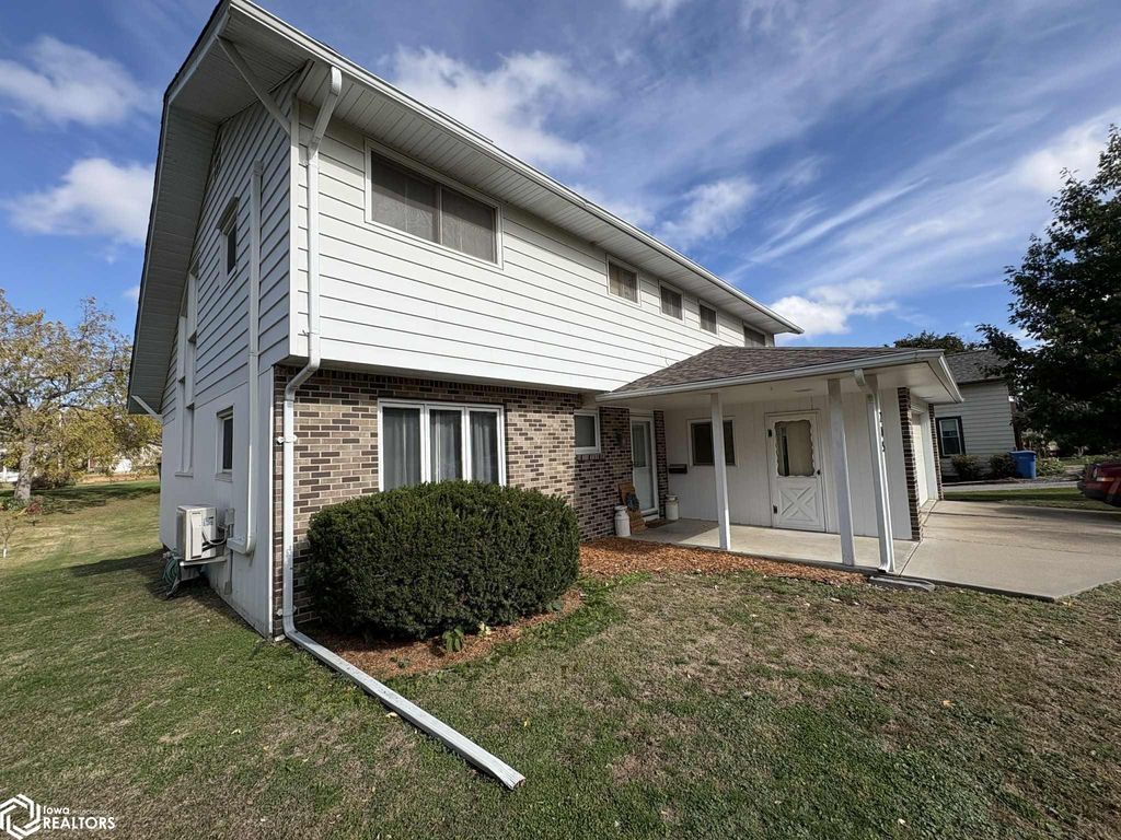 Photo of 205 Washington Avenue W, Albia, IA 52531 (MLS # 6333366)