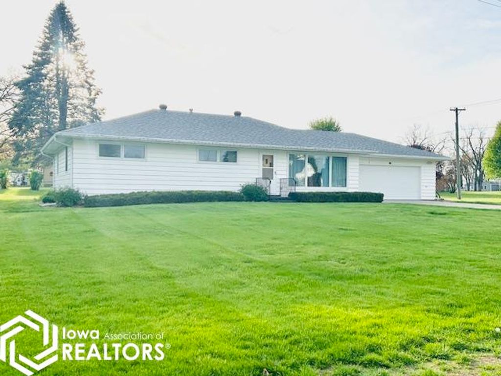 Photo of 106 N Grove Street, Montezuma, IA 50171 (MLS # 6337646)