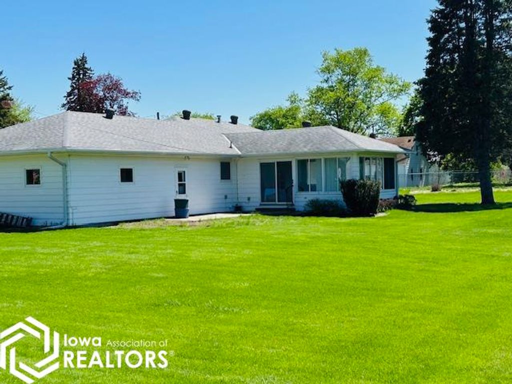 Photo of 106 N Grove Street, Montezuma, IA 50171 (MLS # 6337646)