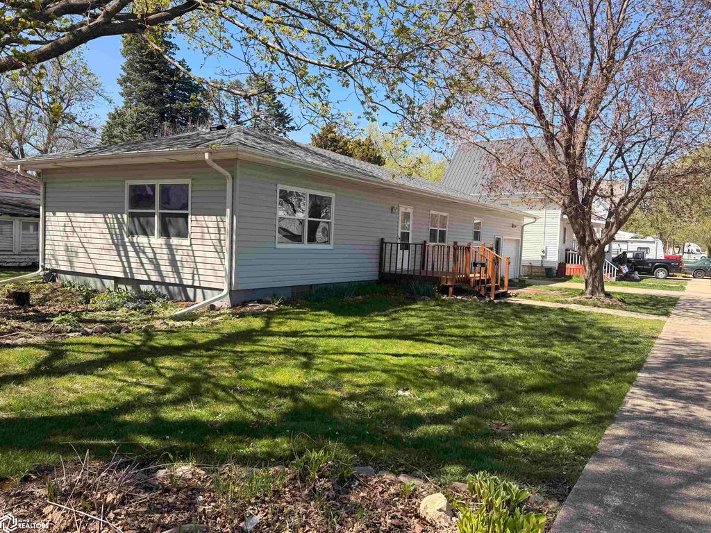 Photo of 107 11Th Street S, Northwood, IA 50459 (MLS # 6337620)