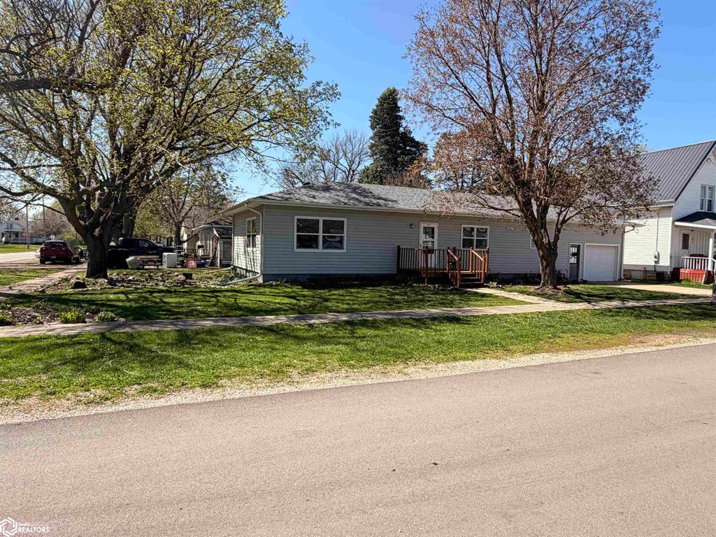 Photo of 107 11Th Street S, Northwood, IA 50459 (MLS # 6337620)