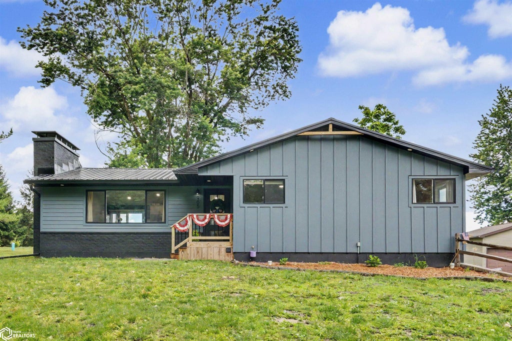 Photo of 905 S Briarwood Lane Ln, Mount Pleasant, IA 52641 (MLS # 6339250)