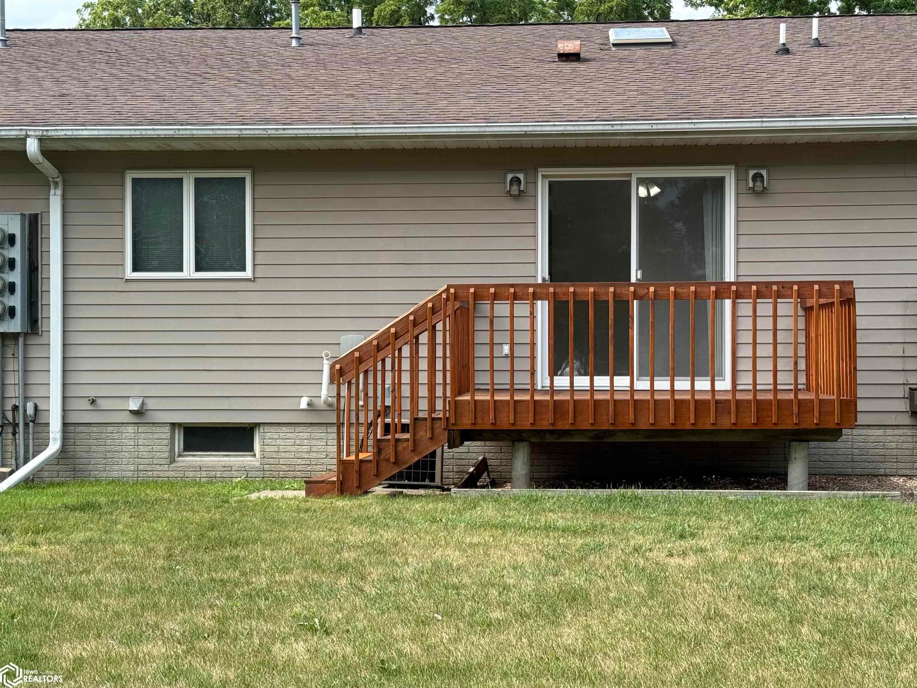 277 4th St SE 2 - Photo 2